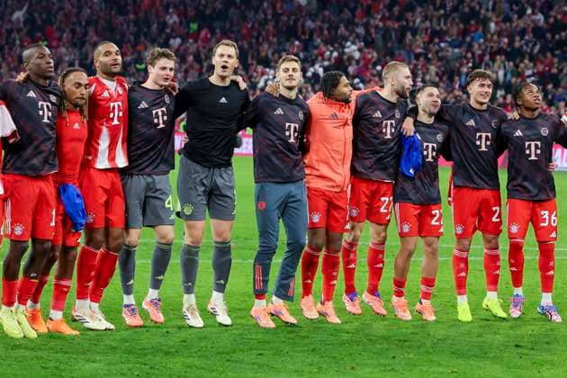 Nicolas Jackson (FC Bayern Muenchen), Sacha Boey (FC Bayern Muenchen), Jonathan Tah (FC Bayern Muenchen), Torhueter Jonas Urbig (FC Bayern Muenchen), Torhueter Manuel Neuer (FC Bayern Muenchen), Josip Stanisic (FC Bayern Muenchen), Serge Gnabry (FC Bayern Muenchen), Konrad Laimer (FC Bayern Muenchen), Raphael Guerreiro (FC Bayern Muenchen), Tom Bischof (FC Bayern Muenchen) und Wisdom Mike (FC Bayern Muenchen) jubeln, Bundesliga, FC Bayern München v Bayer 04 Leverkusen, Allianz Arena am 01. November 2025 in München, Deutschland. (Foto von Marco Steinbrenner DeFodi Images) Nicolas Jackson (FC Bayern Muenchen), Sacha Boey (FC Bayern Muenchen), Jonathan Tah (FC Bayern Muenchen), Torhueter Jonas Urbig (FC Bayern Muenchen), Torhueter Manuel Neuer (FC Bayern Muenchen), Josip Stanisic (FC Bayern Muenchen), Serge Gnabry (FC Bayern Muenchen), Konrad Laimer (FC Bayern Muenchen), Raphael Guerreiro (FC Bayern Muenchen), Tom Bischof (FC Bayern Muenchen) und Wisdom Mike (FC Bayern Muenchen) cheer, Bundesliga, FC Bayern München v Bayer 04 Leverkusen, Allianz Arena, November 1, 2025 in München, Germany. (Photo by Marco Steinbrenner DeFodi Images) DFL regulations prohibit any use of photographs as image sequences and or quasi-video. Nicolas Jackson FC Bayern Muenchen , Sacha Boey FC Bayern Muenchen , Jonathan Tah FC Bayern Muenchen , Goalkeeper Jonas Urbig FC Bayern Muenchen , Goalkeeper Manuel Neuer FC Bayern Muenchen , Josip Stanisic FC Bayern Muenchen , Serge Gnabry FC Bayern Muenchen , Konrad Laimer FC Bayern Muenchen , Raphael Guerreiro FC Bayern Muenchen , Tom Bischof FC Bayern Muenchen and Wisdom Mike FC Bayern Muenchen cheer, Bundesliga, FC Bayern München v Bayer 04 Leverkusen, Allianz Arena on November 01, 2025 in Munich, Germany Photo by Marco Steinbrenner DeFodi Images Nicolas Jackson FC Bayern Muenchen , Sacha Boey FC Bayern Muenchen , Jonathan Tah FC Bayern Muenchen , Goalkeeper Jonas Urbig FC Bayern Muenchen , Goalkeeper Manuel Neuer FC Bayern Muenchen , Josip Stanisic FC Bayern Muenchen , Serge Gnabry FC Bayern Muenchen , Konrad Laimer FC Bayern Muenchen , Raphael Guerreiro FC Bayern Muenchen , Tom Bischof FC Bayern Muenchen and Wisdom Mike FC Bayern Muenchen cheer, Bundesliga, FC Bayern München v Bayer 04 Leverkusen, Allianz Arena, November 1, 2025 in München, Germany Photo by Marco Steinbrenner DeFodi Images DFL regulations prohibit any use of photographs as image sequences and or quasi video
