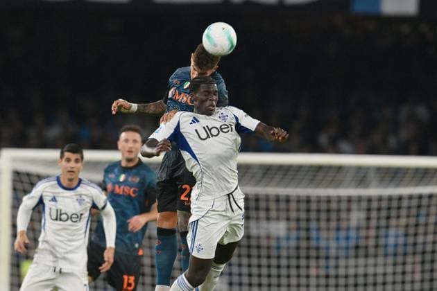 CALCIO - Serie A - SSC Napoli vs Como 1907 Giovanni Di Lorenzo of SSC Napoli under pressure from Assane Diao of Como 1907 during the match of 10th day of the Serie A Championship between S.S.C. Napoli and Como 1907 at the Maradona Stadium on Nov 1, 2025 in Naples, Italy. during SSC Napoli vs Como 1907, Italian soccer Serie A match in Naples, Italy, November 01 2025 Naples Italy  Copyright: xIPAxSport ABACAx
