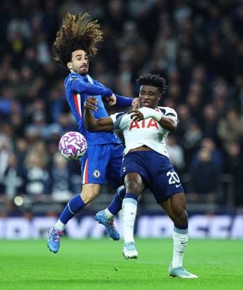 Mohammed Kudus of Tottenham Hotspur competes for the ball with Marc Cucurella of Chelsea Tottenham Hotspur v Chelsea, Premier League, Football, Tottenham Hotspur Stadium, London, UK - 01 Nov 2025London Tottenham Hotspur Stadium United Kingdom EDITORIAL USE ONLY No use with unauthorised audio, video, data, fixture lists, club league logos or live services. Online in-match use limited to 120 images, no video emulation. No use in betting, games or single club league player publications. Copyright: xMichaelxZemanek Shutterstockx 15639958au