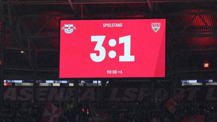 Leipzig ,, Football Bundesliga Season 2025 2026 , RB Leipzig vs VfB Stuttgart , Scoreboard , Result According to the regulations of the DFL German Football League, it is prohibited to use or have used photographs taken in the stadium and or of the match in the form of sequential images and or video-like photo series