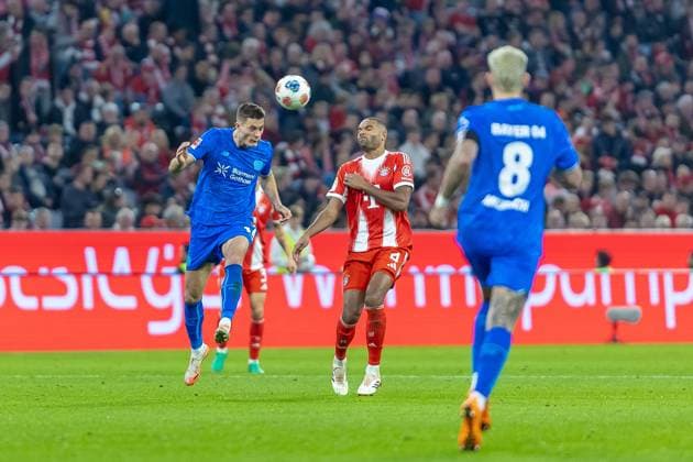 Patrik Schick Bayer 04 Leverkusen, 14 Header off Jonathan Tah FC Bayern Muenchen, 04 Pout, GER, FC Bayern Muenchen vs Bayer 04 Leverkusen, Football, Bundesliga, 09 Matchday, 2025 2026 Season, 01 11 2025, DFL DFB REGULATES PROHIBIT ANY USE OF PHOTOGRAPHS AS IMAGE SEQUENCES AND OR QUASI VIDEO, GER, FC Bayern Muenchen vs Bayer 04 Leverkusen, Football, Bundesliga, 09 Matchday, Season 2025 2026, 01 11 2025 Muenchen Copyright: xEibner-Pressefoto JanixPlessx EP_JPL