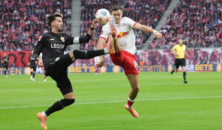 Leipzig ,, Football Bundesliga Season 2025 2026 , RB Leipzig vs VfB Stuttgart , from left Atakan Karazor VfB Christoph Baumgartner RB According to the regulations of the DFL German Football League, it is prohibited to use or have used photographs taken in the stadium and or of the match in the form of sequential images and or video-like photo series