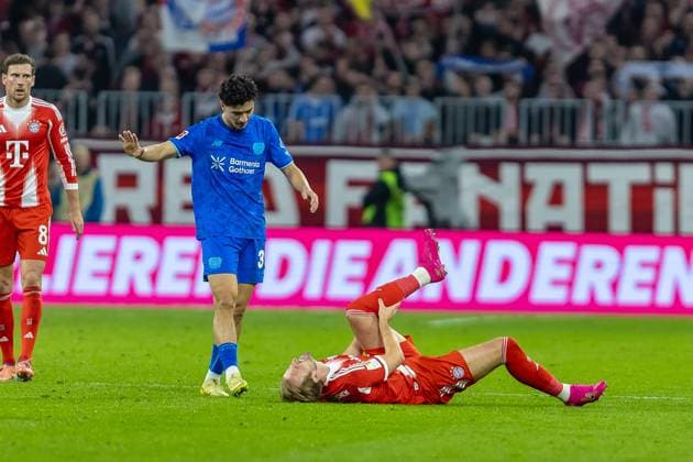 Harry Kane FC Bayern Muenchen, 09 injured on the ground with pain 03lev apologizes, GER, FC Bayern Muenchen vs Bayer 04 Leverkusen, Football, Bundesliga, 09 Matchday, 2025 2026 Season, 01 11 2025, DFL DFB REGULATES PROHIBIT ANY USE OF PHOTOGRAPHS AS IMAGE SEQUENCES AND OR QUASI VIDEO, GER, FC Bayern Muenchen vs Bayer 04 Leverkusen, Football, Bundesliga, 09 Matchday, Season 2025 2026, 01 11 2025 Muenchen Copyright: xEibner-Pressefoto JanixPlessx EP_JPL