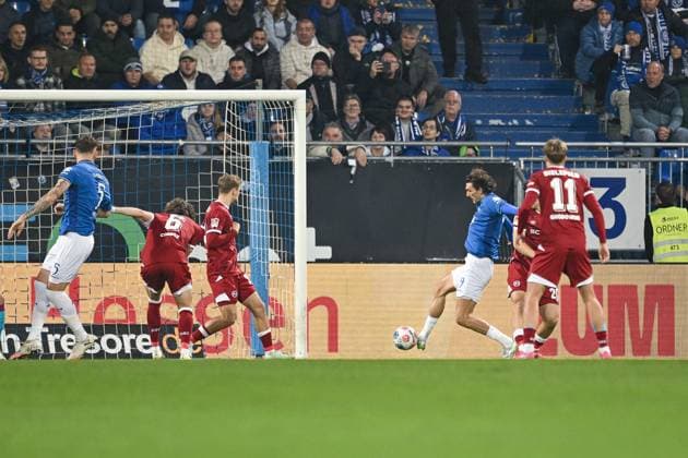 01 11 2025, Soccer, 2 Bundesliga, Matchday 11 Season 2025 2026, SV Darmstadt 98 DSC Arminia Bielefeld, Fraser Hornby SV Darmstadt scores the goal to make it 1 0, xRHR PHOTO TKx Copyright: RHR-FOTOx RHR-FOTO TK