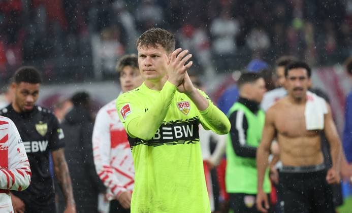 Leipzig ,, Football Bundesliga Season 2025 2026 , RB Leipzig vs VfB Stuttgart , Alexander Nübel Vfb In accordance with the regulations of the DFL German Football League, it is prohibited to exploit or have exploited photographs taken in the stadium and or of the match in the form of sequential images and or video-like photo series