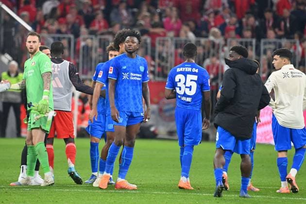 Player Leverkusen after end of match, disappointment,frustration,disappointed,frustrated,dejected, left Goalkeeper Mark FLEKKEN Bayer Leverkusen Soccer 1 Bundesliga Season 2025 2026, 9 Matchday, Matchday09 FC Bayern Muenchen Bayer 04 Leverkusen 3 0 on 01 11 2025 , A L L I A N Z A R E N A