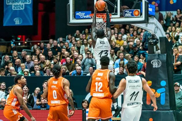 Chemnitz, Germany 01 November 2025 1 BBL 2025 2026 Niners Chemnitz vs Basketball Löwen Braunschweig In the picture from left in the duel Kevin Yebo 99 , Amadou Sow 99 , Barra Njie Braunschweig and Romario Holloway Braunschweig Copyright: xFotostandx xNachtigallx