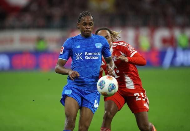 Football, Men, Bundesliga, Season 2025 2026, FC Bayern Munich Bayer 04 Leverkusen, Allianz Arena Jeanuel Belocian Bayer 04 Leverkusen with view of the ball DFB, DFL regulations prohibit any use of photographs as image sequences and or quasi video