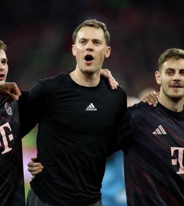 Football, Men, Bundesliga, Season 2025 2026, FC Bayern Munich Bayer 04 Leverkusen, Allianz Arena Manuel Neuer FC Bayern Munich cheer and celebrate after the match, mouth open DFB, DFL regulations prohibit any use of photographs as image sequences and or quasi video