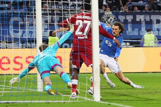 01 11 2025, xtvx, Fußball 2 Bundesliga, SV Darmstadt 98 Arminia Bielefeld v l Goal scored, Tor zum 1 0 Fraser Hornby SV Darmstadt 98 DFL DFB REGULATIONS PROHIBIT ANY USE OF PHOTOGRAPHS as IMAGE SEQUENCES and or QUASI VIDEO Darmstadt