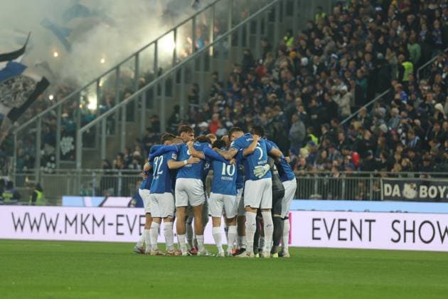 01 11 2025, xrekx, Soccer 2 Bundesliga, SV Darmstadt 98 Arminia Bielefeld v l Teamkreis Darmstadt DFL DFB REGULATIONS PROHIBIT ANY USE OF PHOTOGRAPHS as IMAGE SEQUENCES and or QUASI VIDEO Darmstadt
