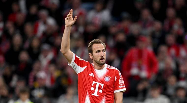 Soccer 1 Bundesliga Season 2025 2026 9 Matchday FC Bayern Muenchen Bayer 04 Leverkusen 01 11 2025 Harry Kane FC Bayern Muenchen