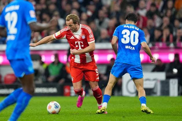 in duel, action, with Harry Kane 9 FC Bayern Muenchen , Ibrahim Maza 30 Bayer 04 Leverkusen , FC Bayern Muenchen vs Bayer 04 Leverkusen, Football, 1 Bundesliga, 9 Matchday, 01 11 2025 DFB regulations prohibit any use of photographs as image sequences and or quasi video Muenchen Bayern Germany Copyright: xkolbert-press MarcxMarasescux