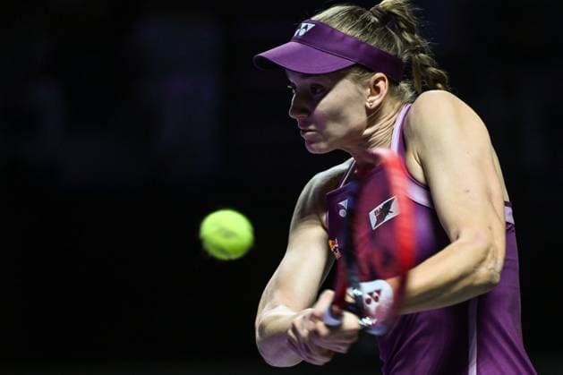 WTA, Tennis Damen Finals 2025 in Riyadh - Day One RIYADH, SAUDI ARABIA – NOVEMBER 01: Elena Rybakina of Kazakhstan plays against Amanda Anisimowa of of the United States during their match on Day 1 of the 2025 WTA Finals, part of the Hologic WTA Tour, at King Saud University Indoor Arena in Riyadh, Saudi Arabia, on November 1, 2025. Artur Widak Anadolu Riyadh Saudi Arabia. Editorial use only. Please get in touch for any other usage.  Copyright: x2025xAnadoluxArturxWidakx