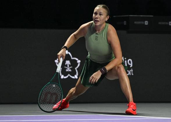 WTA, Tennis Damen Finals 2025 in Riyadh - Day One RIYADH, SAUDI ARABIA – NOVEMBER 01: Amanda Anisimowa of of the United States plays against Elena Rybakina of Kazakhstan during their match on Day 1 of the 2025 WTA Finals, part of the Hologic WTA Tour, at King Saud University Indoor Arena in Riyadh, Saudi Arabia, on November 1, 2025. Artur Widak Anadolu Riyadh Saudi Arabia. Editorial use only. Please get in touch for any other usage.  Copyright: x2025xAnadoluxArturxWidakx