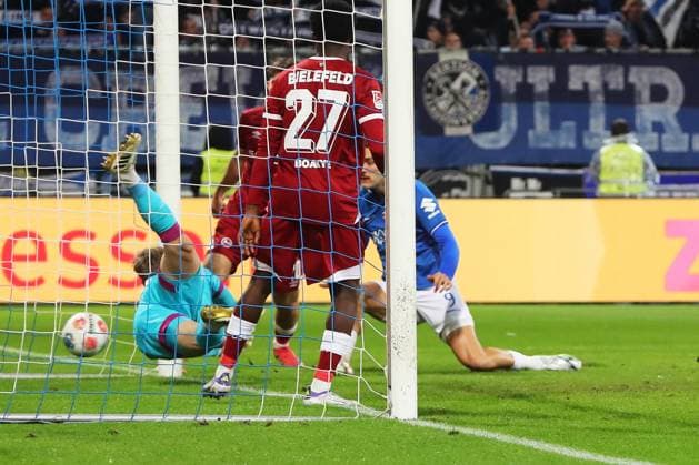 01 11 2025, xtvx, Fußball 2 Bundesliga, SV Darmstadt 98 Arminia Bielefeld v l Goal scored, Tor zum 1 0 Fraser Hornby SV Darmstadt 98 DFL DFB REGULATIONS PROHIBIT ANY USE OF PHOTOGRAPHS as IMAGE SEQUENCES and or QUASI VIDEO Darmstadt