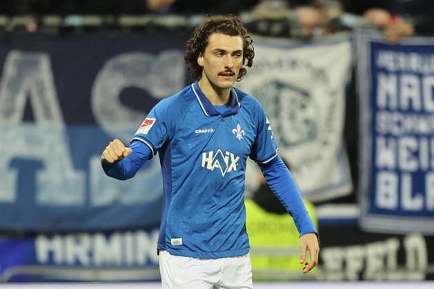 01 11 2025, xtvx, Fußball 2 Bundesliga, SV Darmstadt 98 Arminia Bielefeld v l Goal scored, Tor zum 1 0 Fraser Hornby SV Darmstadt 98 Torjubel, Goal celebration, celebrate the goal, celebrates scoring DFL DFB REGULATIONS PROHIBIT ANY USE OF PHOTOGRAPHS as IMAGE SEQUENCES and or QUASI VIDEO Darmstadt