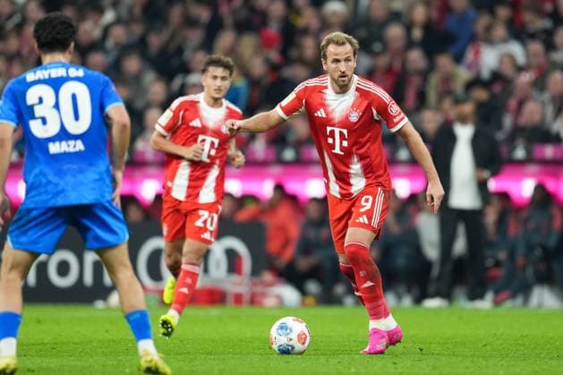 Harry Kane 9 FC Bayern Muenchen , FC Bayern Muenchen vs Bayer 04 Leverkusen, Football, 1 Bundesliga, 9 Matchday, 01 11 2025 DFB regulations prohibit any use of photographs as image sequences and or quasi video Muenchen Bayern Germany Copyright: xkolbert-press MarcxMarasescux