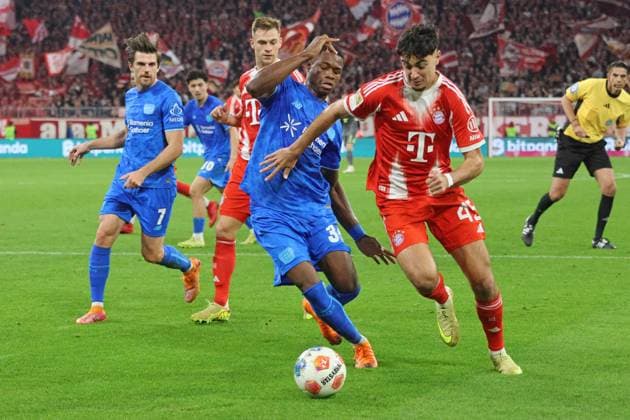 45 Aleksandar Pavlovic, on the ball and 6 Joshua Kimmich FCB against 35 Christian Kofane, 7 Jonas Hofmann Leverkusen action, duel, football 1 BL FC Bayern Munich Bayer 04 Leverkusen 01 11 2025 Allianz Arena PHOTO Mladen Lackovic LakoPress