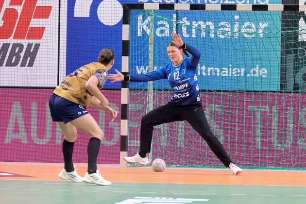 Marie Kristin Weiss TusSies Metzingen, 12 in goal against Maj Nielsen Buxtehuder SV, 05 TusSies Metzingen vs Buxtehuder SV, handball, Alsco HBF, 7 league matchday, 2025 2026 season, 01 11 2025 TusSies Metzingen vs Buxtehuder SV, handball, Alsco HBF, 7 league matchday, 2025 2026 season, 01 11 2025 Tuebingen Copyright: xEibner-Pressefoto TobiasxBaurx EP_TBR