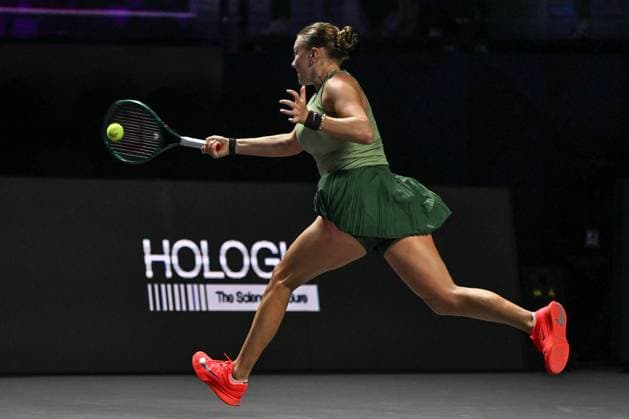 WTA, Tennis Damen Finals 2025 in Riyadh - Day One RIYADH, SAUDI ARABIA – NOVEMBER 01: Amanda Anisimowa of of the United States plays against Elena Rybakina of Kazakhstan during their match on Day 1 of the 2025 WTA Finals, part of the Hologic WTA Tour, at King Saud University Indoor Arena in Riyadh, Saudi Arabia, on November 1, 2025. Artur Widak Anadolu Riyadh Saudi Arabia. Editorial use only. Please get in touch for any other usage.  Copyright: x2025xAnadoluxArturxWidakx