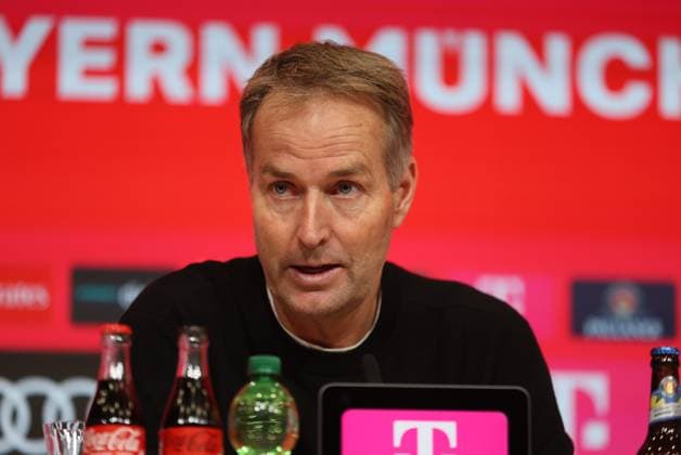 Football, Men, Bundesliga, Season 2025 2026, FC Bayern Munich Bayer 04 Leverkusen, Allianz Arena Kasper Hjulmand, Coach Bayer 04 Leverkusen at the post-match press conference, Head, Portrait DFB, DFL regulations prohibit any use of photographs as image sequences and or quasi video