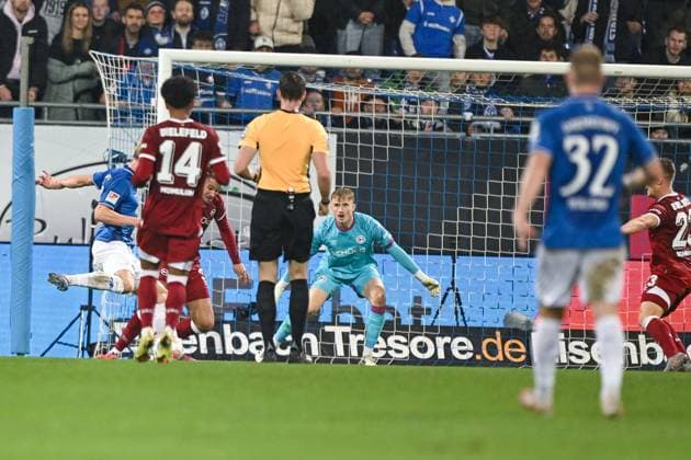 01 11 2025, Soccer, 2 Bundesliga, Matchday 11 Season 2025 2026, SV Darmstadt 98 DSC Arminia Bielefeld, Isac Lidberg SV Darmstadt scores the goal to make it 2 1, xRHR PHOTO TKx Copyright: RHR-FOTOx RHR-FOTO TK