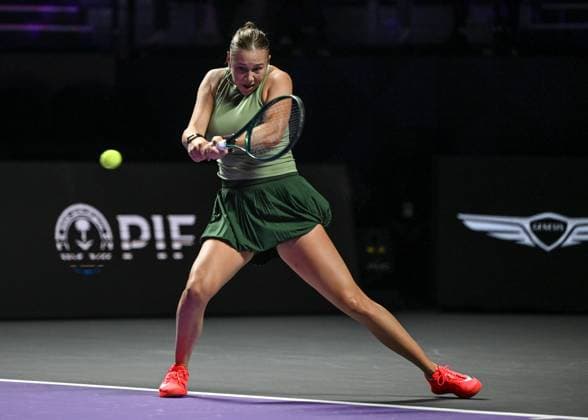 WTA, Tennis Damen Finals 2025 in Riyadh - Day One RIYADH, SAUDI ARABIA – NOVEMBER 01: Amanda Anisimowa of of the United States plays against Elena Rybakina of Kazakhstan during their match on Day 1 of the 2025 WTA Finals, part of the Hologic WTA Tour, at King Saud University Indoor Arena in Riyadh, Saudi Arabia, on November 1, 2025. Artur Widak Anadolu Riyadh Saudi Arabia. Editorial use only. Please get in touch for any other usage.  Copyright: x2025xAnadoluxArturxWidakx
