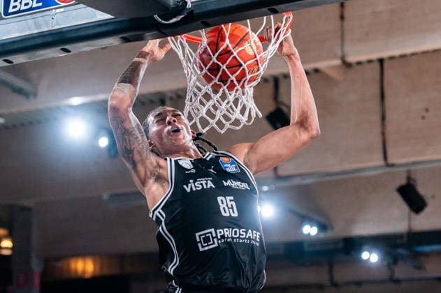 Austin Crowley BMA365 Bamberg Baskets, 85 at dunk, single image, single photo, GER, Veolia Towers Hamburg vs BMA365 Bamberg Baskets, Basketball, Bundesliga, Matchday 6, Season 2025 2026, 01 11 2025 GER, Veolia Towers Hamburg vs BMA365 Bamberg Baskets, Basketball, Bundesliga, Matchday 6, Season 2025 2026, 01 11 2025 Hamburg Copyright: xEibner-Pressefoto MaxxVincenx EP_MVN