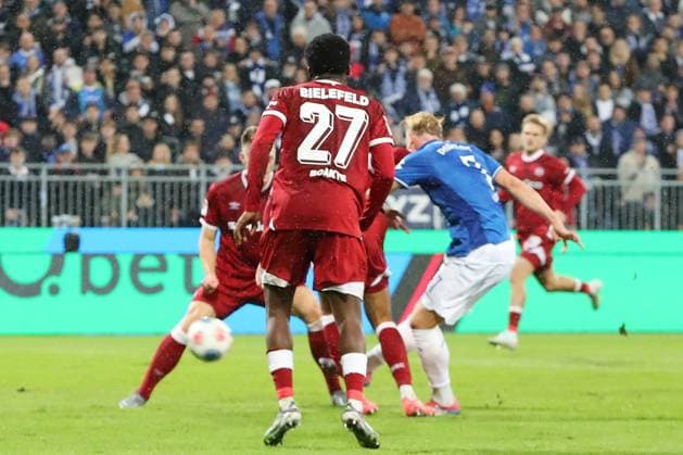 01 11 2025, xtvx, Soccer 2 Bundesliga, SV Darmstadt 98 Arminia Bielefeld v l Goal scored, Goal to 2 1 Isac Lidberg SV Darmstadt 98 DFL DFB REGULATIONS PROHIBIT ANY USE OF PHOTOGRAPHS as IMAGE SEQUENCES and or QUASI VIDEO Darmstadt