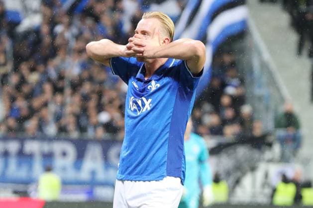 01 11 2025, xtvx, Fußball 2 Bundesliga, SV Darmstadt 98 Arminia Bielefeld v l Goal scored, Tor zum 2 1 Isac Lidberg SV Darmstadt 98 Torjubel, Goal celebration, celebrate the goal, celebrates scoring DFL DFB REGULATIONS PROHIBIT ANY USE OF PHOTOGRAPHS as IMAGE SEQUENCES and or QUASI VIDEO Darmstadt