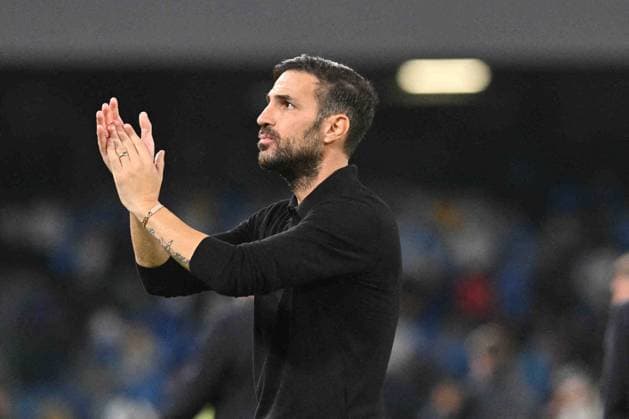 CALCIO - Serie A - SSC Napoli vs Como 1907 Cesc Fabregas coach of Como 1907 thank s his fans at the and of the Serie A Enelive match between SSC Napoli vs Como 1907 at Diego Armndo Maradona Stadium Naples Italy  Copyright: xIPAxSport ABACAx
