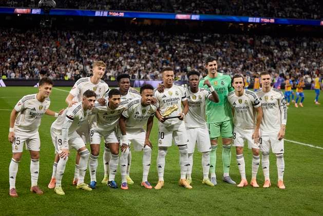 Real Madrid team poses with Bota de Oro trophy during the LaLiga EA Sports match between Real Madrid v Valencia CF at Santiago BernabÃ u on November 1, 2025 in Madrid, Spain. (Photo by Manu Reino DeFodi Images) Real Madrid team poses with Bota de Oro trophy during the LaLiga EA Sports match between Real Madrid v Valencia CF at Santiago BernabÃ u on November 1, 2025 in Madrid, Spain Photo by Manu Reino DeFodi Images
