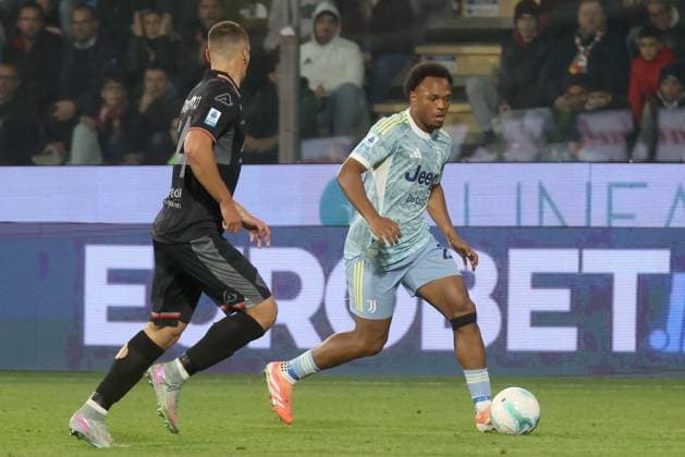 JuventusÕ Lois Openda during the Serie A soccer match between Cremonese and Juventus at the Giovanni Zini Stadium in Cremona Italy - Sunday, 1 november 2025. - Soccer .  Copyright: xAlbertoxMariani LaPressex