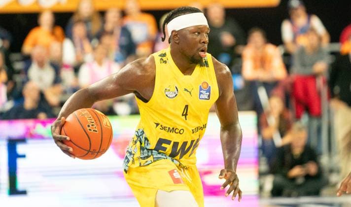 1 11 2025, Basketball, Men, easy credit BBL, easy credit Bundesliga, BBL, Bundesliga, 6 Matchday, Rostock Seawolves EWE Baskets Oldenburg Brian Fobbs EWE Baskets Oldenburg Rostock Stadthalle Mecklenburg Vorpommern Germany