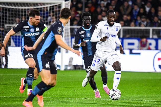 FOOTBALL : AJ Auxerre vs Olympique de Marseille - Ligue 1 - JournÃ e 11 - 01 11 2025 Elisha Owusu (AJ Auxerre) RennesFrance  Copyright: xBaptistexAutissierx