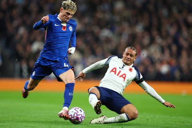 London, England, 1st November 2025. Alejandro Garnacho of Chelsea and Xavi Simons of Tottenham Hotspur challenge for the ball during the Tottenham Hotspur vs Chelsea Premier League match at the Tottenham Hotspur Stadium, London. Picture credit should read: Paul Terry Sportimage EDITORIAL USE ONLY. No use with unauthorised audio, video, data, fixture lists, club league logos or live services. Online in-match use limited to 120 images, no video emulation. No use in betting, games or single club league player publications. SPI_061_PT_Tottenham_Chelsea SPI-4252-0061