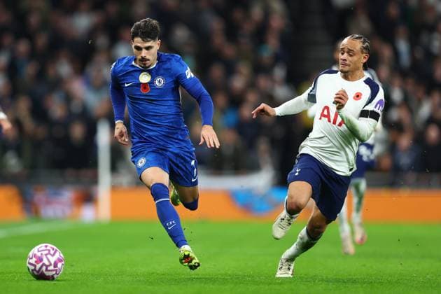 London, England, 1st November 2025. Pedro Neto of Chelsea and Xavi Simons of Tottenham Hotspur challenge for the ball during the Tottenham Hotspur vs Chelsea Premier League match at the Tottenham Hotspur Stadium, London. Picture credit should read: Paul Terry Sportimage EDITORIAL USE ONLY. No use with unauthorised audio, video, data, fixture lists, club league logos or live services. Online in-match use limited to 120 images, no video emulation. No use in betting, games or single club league player publications. SPI_062_PT_Tottenham_Chelsea SPI-4252-0062