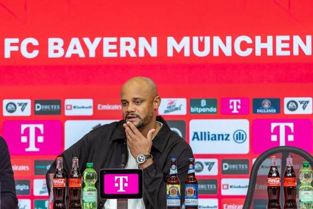 Vincent Kompany FC Bayern Muenchen, Head Coach PK Press Conference questioning look thoughtful facial expression gesture gesture, GER, FC Bayern Muenchen vs Bayer 04 Leverkusen, Football, Bundesliga, 09 Matchday, Season 2025 2026, 01 11 2025, DFL DFB REGULATES PROHIBIT ANY USE OF PHOTOGRAPHS AS IMAGE SEQUENCES AND OR QUASI VIDEO, GER, FC Bayern Muenchen vs Bayer 04 Leverkusen, Football, Bundesliga, Matchday 09, Season 2025 2026, 01 11 2025 Muenchen Copyright: xEibner-Pressefoto JanixPlessx EP_JPL