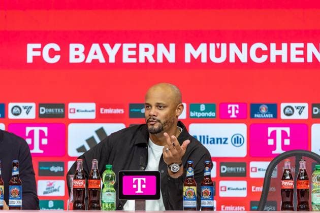 Vincent Kompany FC Bayern Muenchen, Head Coach PK Press Conference Mimic Gesture Gesture, GER, FC Bayern Muenchen vs Bayer 04 Leverkusen, Football, Bundesliga, 09 Matchday, Season 2025 2026, 01 11 2025, DFL DFB REGULATES PROHIBIT ANY USE OF PHOTOGRAPHS AS IMAGE SEQUENCES AND OR QUASI VIDEO, GER, FC Bayern Muenchen vs Bayer 04 Leverkusen, Football, Bundesliga, 09 Matchday, Season 2025 2026, 01 11 2025 Muenchen Copyright: xEibner-Pressefoto JanixPlessx EP_JPL