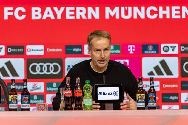 Kasper Hjulmand Bayer 04 Leverkusen, Head Coach PK Press Conference Gesture Mimic, GER, FC Bayern Muenchen vs Bayer 04 Leverkusen, Football, Bundesliga, 09 Matchday, Season 2025 2026, 01 11 2025, DFL DFB REGULATES PROHIBIT ANY USE OF PHOTOGRAPHS AS IMAGE SEQUENCES AND OR QUASI VIDEO, GER, FC Bayern Muenchen vs Bayer 04 Leverkusen, Football, Bundesliga, 09 Matchday, Season 2025 2026, 01 11 2025 Muenchen Copyright: xEibner-Pressefoto JanixPlessx EP_JPL