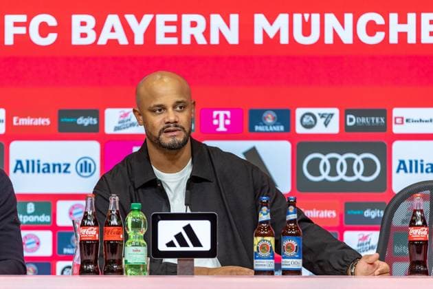 Vincent Kompany FC Bayern Muenchen, Head Coach PK Press Conference questioning look thoughtful facial expression gesture gesture, GER, FC Bayern Muenchen vs Bayer 04 Leverkusen, Football, Bundesliga, 09 Matchday, Season 2025 2026, 01 11 2025, DFL DFB REGULATES PROHIBIT ANY USE OF PHOTOGRAPHS AS IMAGE SEQUENCES AND OR QUASI VIDEO, GER, FC Bayern Muenchen vs Bayer 04 Leverkusen, Football, Bundesliga, Matchday 09, Season 2025 2026, 01 11 2025 Muenchen Copyright: xEibner-Pressefoto JanixPlessx EP_JPL