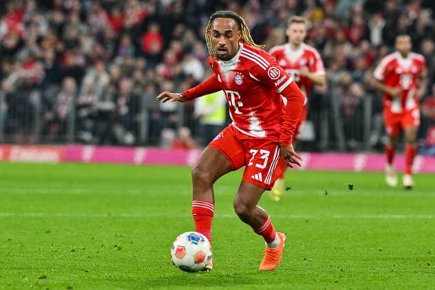 Bundesliga FC Bayern Munich Bayer 04 Leverkusen 01 11 2025 MUNICH, GERMANY 1 NOVEMBER on the ball Sascha BOEY FC Bayern Munich 23 single photo cropped during the Bundesliga match between FC Bayern Munich and Bayer 04 Leverkusen on matchday 9 at Allianz Arena on November 1, 2025 in Munich, Germany DFL REGULATIONS PROHIBIT ANY USE OF PHOTOGRAPHS AS IMAGE SEQUENCES AND OR QUASI VIDEO Copyright: xBEAUTIFULxSPORTS Goldbergx
