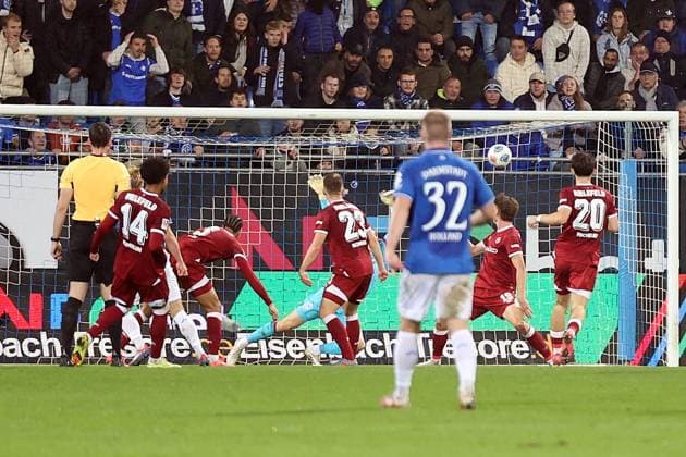 01 11 2025, xrekx, Soccer 2 Bundesliga, SV Darmstadt 98 Arminia Bielefeld v l Goal shot to 2 1 by Isac Lidberg SV Darmstadt 98 DFL DFB REGULATIONS PROHIBIT ANY USE OF PHOTOGRAPHS as IMAGE SEQUENCES and or QUASI VIDEO Darmstadt