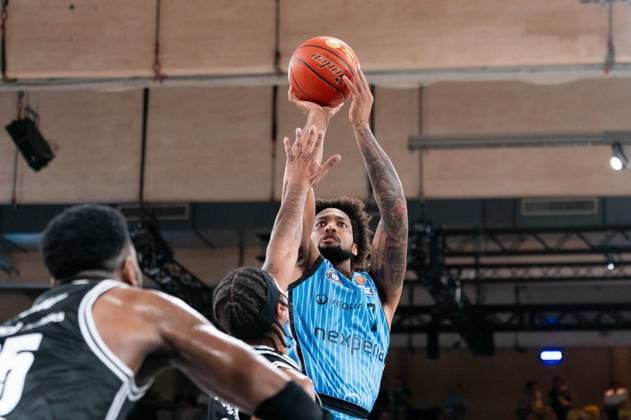 Jean Pierre Tokoto Veolia Towers Hamburg, 07 on throw, GER, Veolia Towers Hamburg vs BMA365 Bamberg Baskets, Basketball, Bundesliga, Matchday 6, Season 2025 2026, 01 11 2025 GER, Veolia Towers Hamburg vs BMA365 Bamberg Baskets, Basketball, Bundesliga, Matchday 6, Season 2025 2026, 01 11 2025 Hamburg Copyright: xEibner-Pressefoto MaxxVincenx EP_MVN