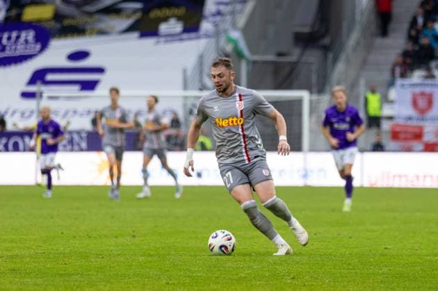 01 11 2025, Football, GER, Season, 3 Liga, Season 2025 2026, 13 Matchday, FC Erzgebirge Aue SSV Jahn Regensburg Lucas Hermes SSV Jahn Regensburg DFL REGULATIONS PROHIBIT ANY USE OF PHOTOGRAPHS AS IMAGE SEQUENCES AND OR QUASI VIDEO