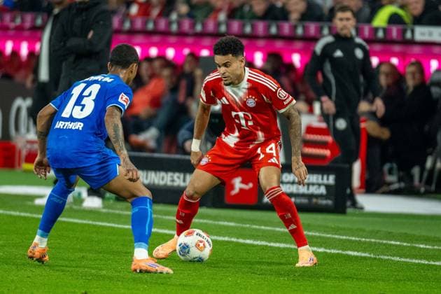 Arthur Bayer 04 Leverkusen, 13 , Luis Diaz FC Bayern Muenchen, 14 , GER, FC Bayern Muenchen vs Bayer 04 Leverkusen, Football, Bundesliga, 09 Matchday, Season 2025 2026, 01 11 2025, DFL DFB REGULATES PROHIBIT ANY USE OF PHOTOGRAPHS AS IMAGE SEQUENCES AND OR QUASI VIDEO, GER, FC Bayern Muenchen vs Bayer 04 Leverkusen, Football, Bundesliga, Matchday 09, Season 2025 2026, 01 11 2025 Muenchen Copyright: xEibner-Pressefotox EP_EER