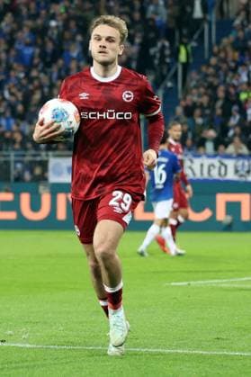 01 11 2025, xrekx, Soccer 2 Bundesliga, SV Darmstadt 98 Arminia Bielefeld v l Tim Handwerker Arminia Bielefeld DFL DFB REGULATIONS PROHIBIT ANY USE OF PHOTOGRAPHS as IMAGE SEQUENCES and or QUASI VIDEO Darmstadt