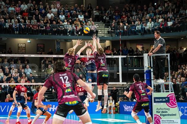 Volleyball I Men I Season 2025 2026 I Volleyball Bundesliga I 4 Matchday I SVG Lüneburg Energiequelle Netzhoppers KW I 01 11 2025 Axel Valdemar Juul Larsen 18, SVG Lüneburg , Lovis Homberger 6, Energiequelle Netzhoppers KW , Carl Möller 7, Energiequelle Netzhoppers KW Copyright: xLobeca Bjorn-OlexKehmx