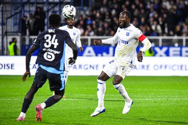 FOOTBALL : AJ Auxerre vs Olympique de Marseille - Ligue 1 - JournÃ e 11 - 01 11 2025 Elisha Owusu (AJ Auxerre) RennesFrance  Copyright: xBaptistexAutissierx